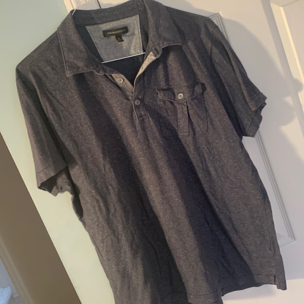 Banana Republic mens shirt. Blue front pocket. Short sleeve size XL.